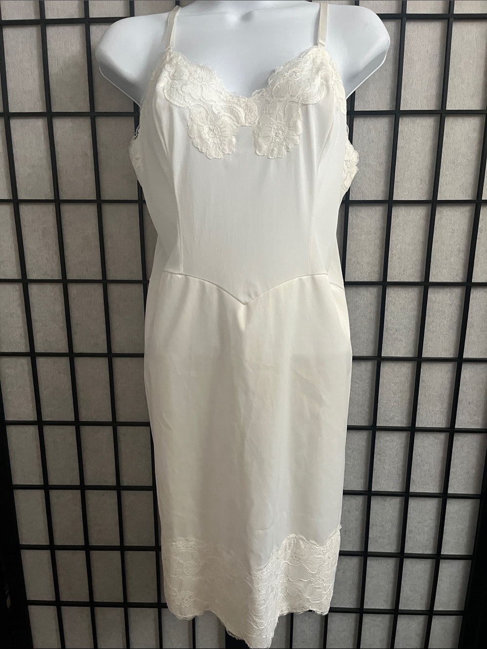 Vintage Vanity Fair Ivory Lace-Trim Slip
